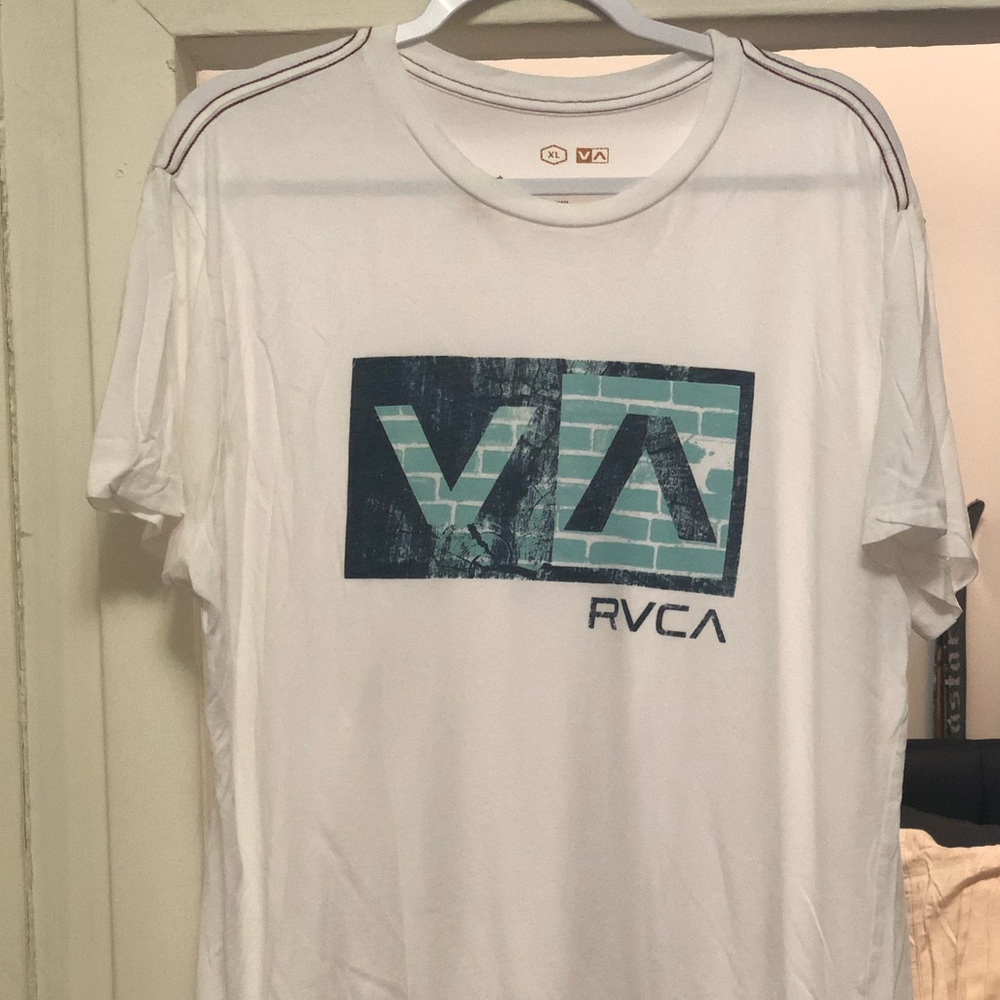 Men’s XL lightweight RVCA tee shirt
